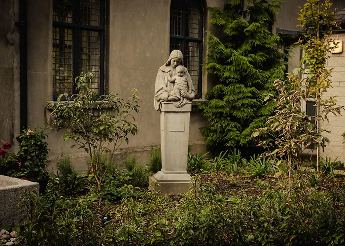 Apartment Dcu Hallows *