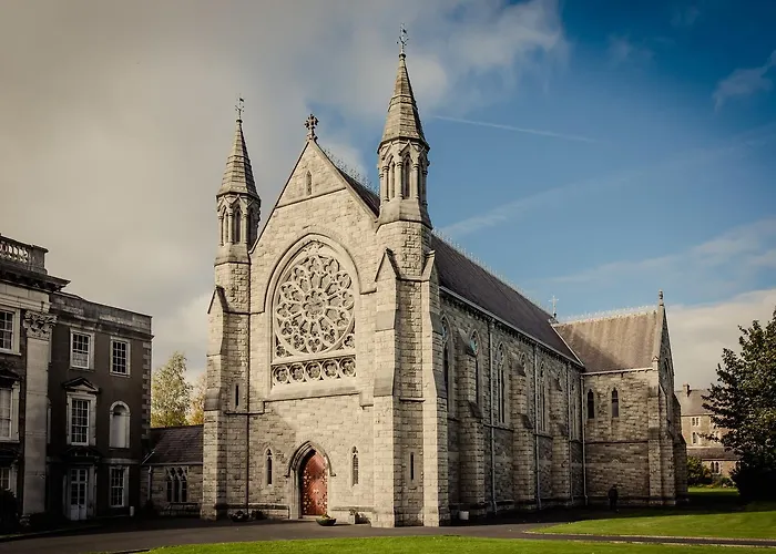 Dcu Hallows Apartment *