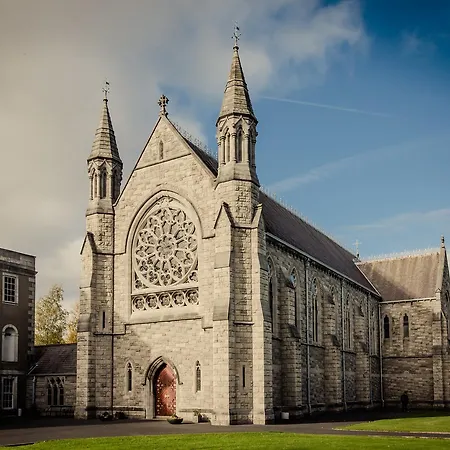 Dcu Hallows Apartment *