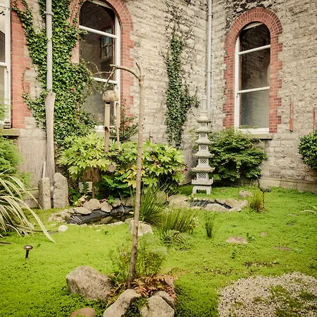Dcu Hallows Apartment *